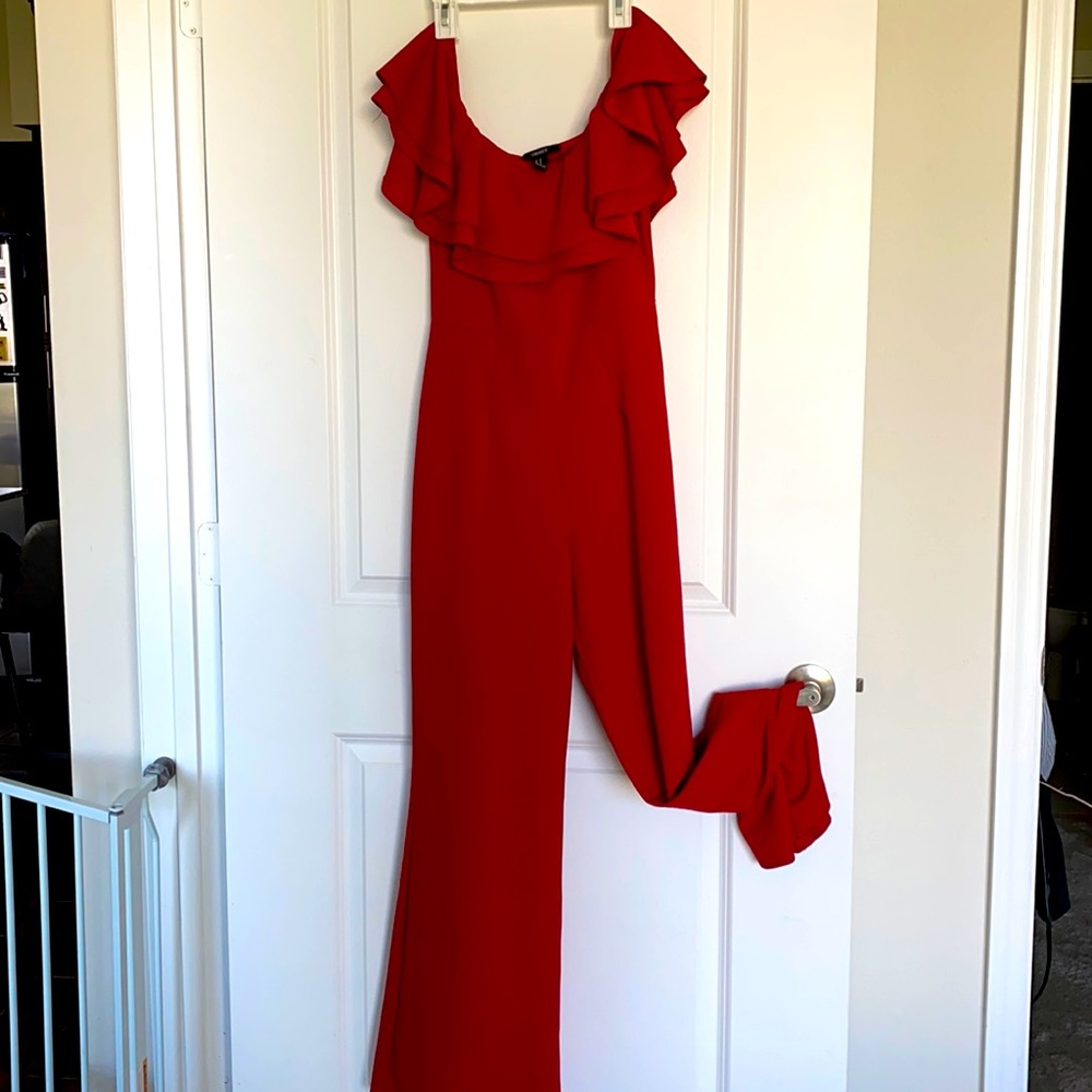 Gorgeous jumpsuit! Only 1 use